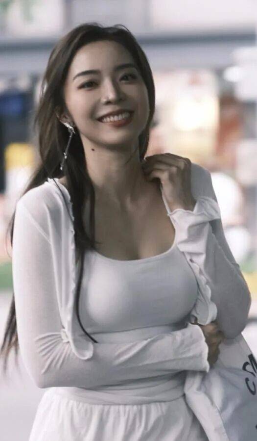 余霜：从LPL到央视的跨界破壁者