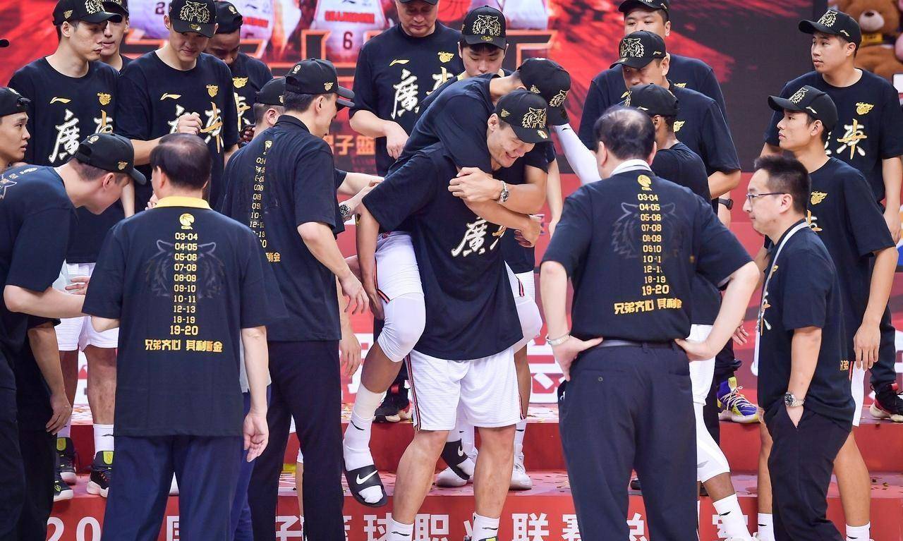 场均25.5分！山东男篮签下鲍威尔，或补外线火力短板