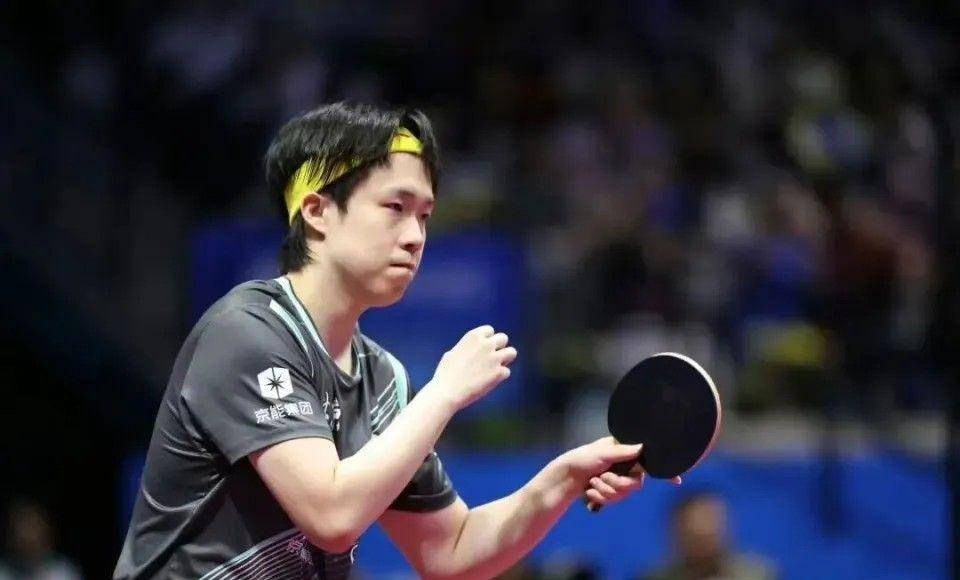 樊振东4-2逆袭王楚钦！以下克上的胜利，证明冠军底蕴不会褪色