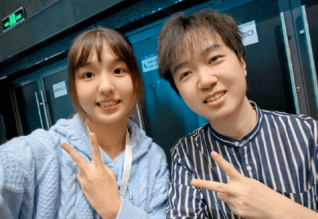 LOL传奇选手公布恋情！发博晒照被夸夫妻相，女方身份曝光